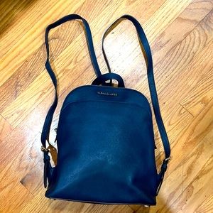 EUC Michael Kors Navy Emma Backpack 🎒 Purse